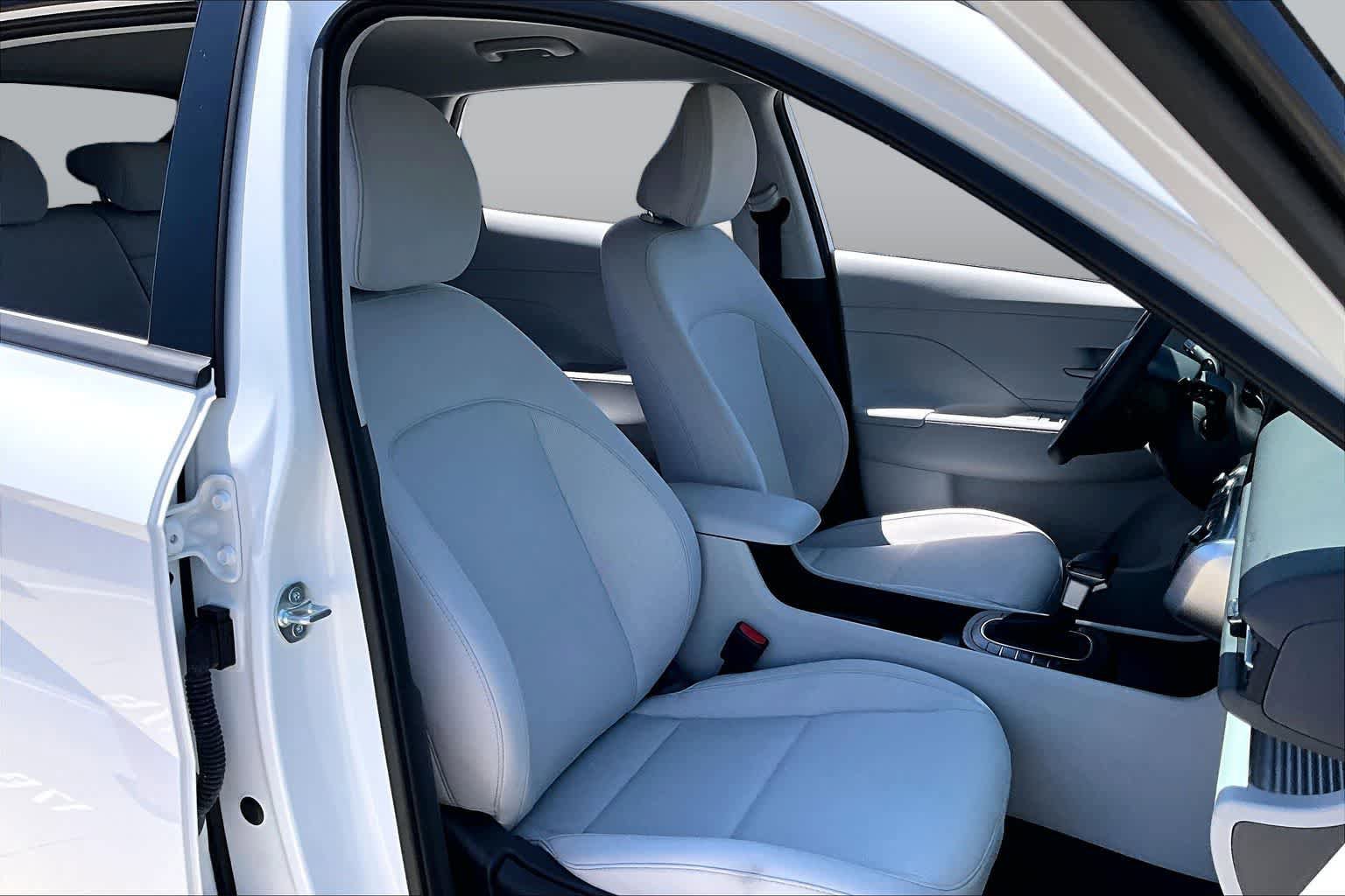 Certified 2025 Hyundai Kona SEL AWD/4WD image 18