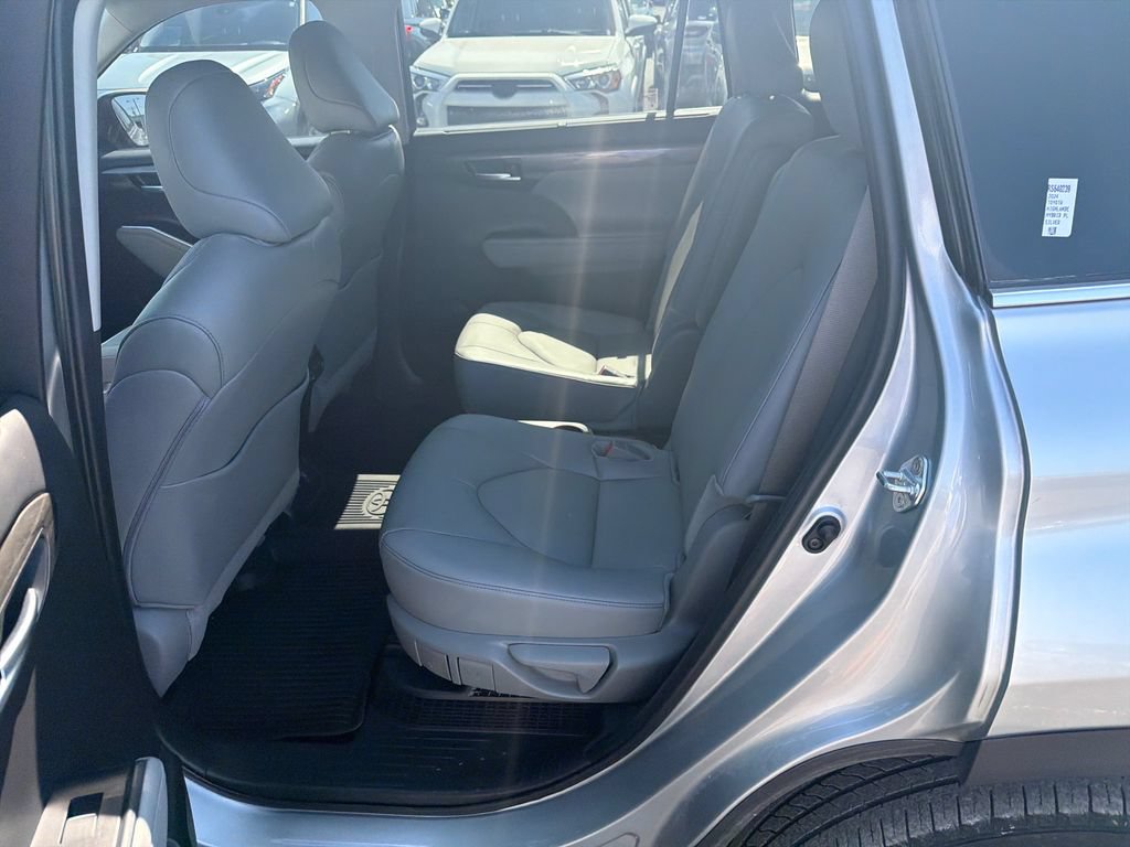 Used 2024 Toyota Highlander Platinum AWD/4WD image 14