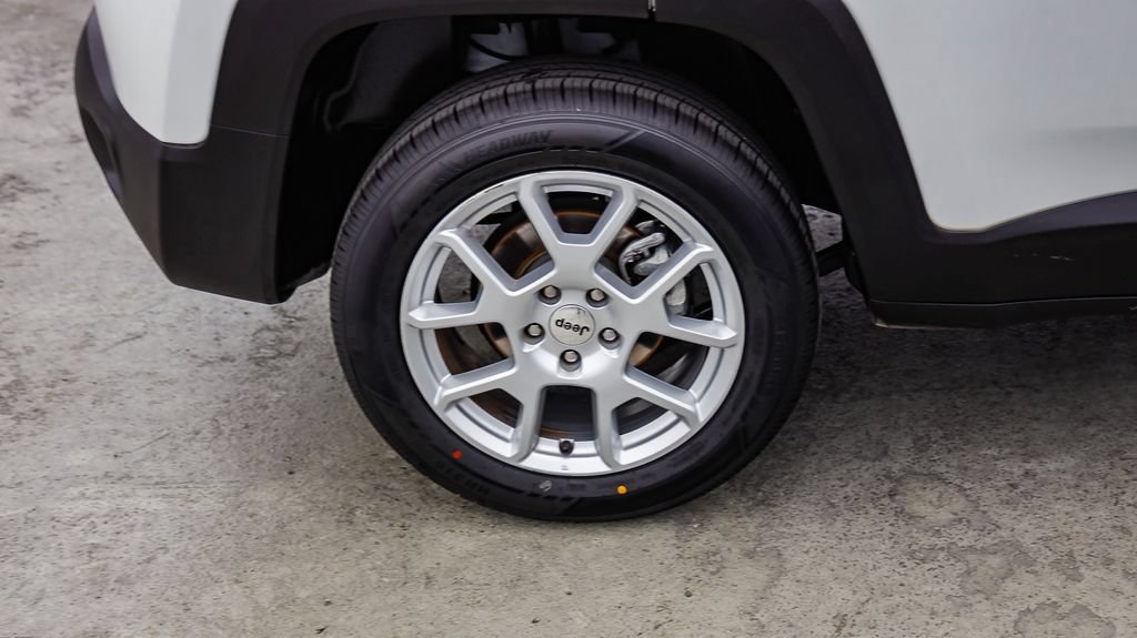 Used 2023 Jeep Renegade Latitude AWD/4WD image 12