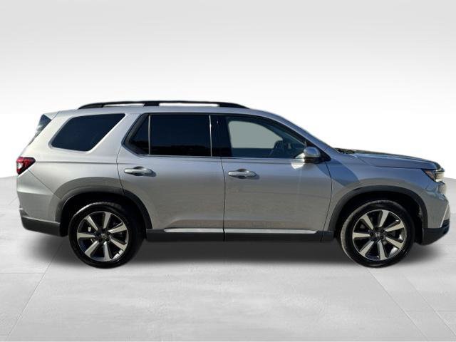 Used 2025 Honda Pilot Touring image 12