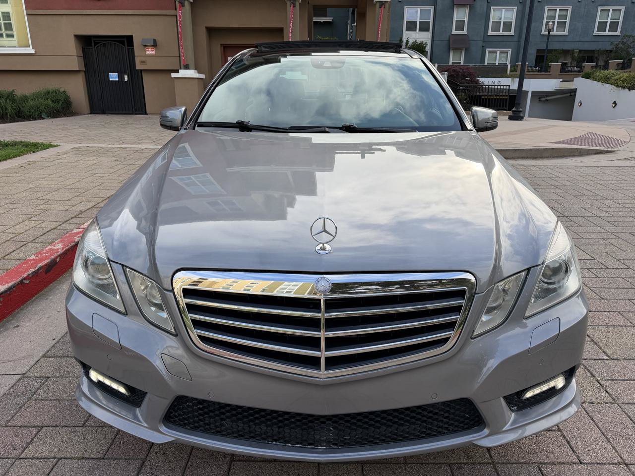 Used 2010 Mercedes-Benz E 550 Sedan image 12
