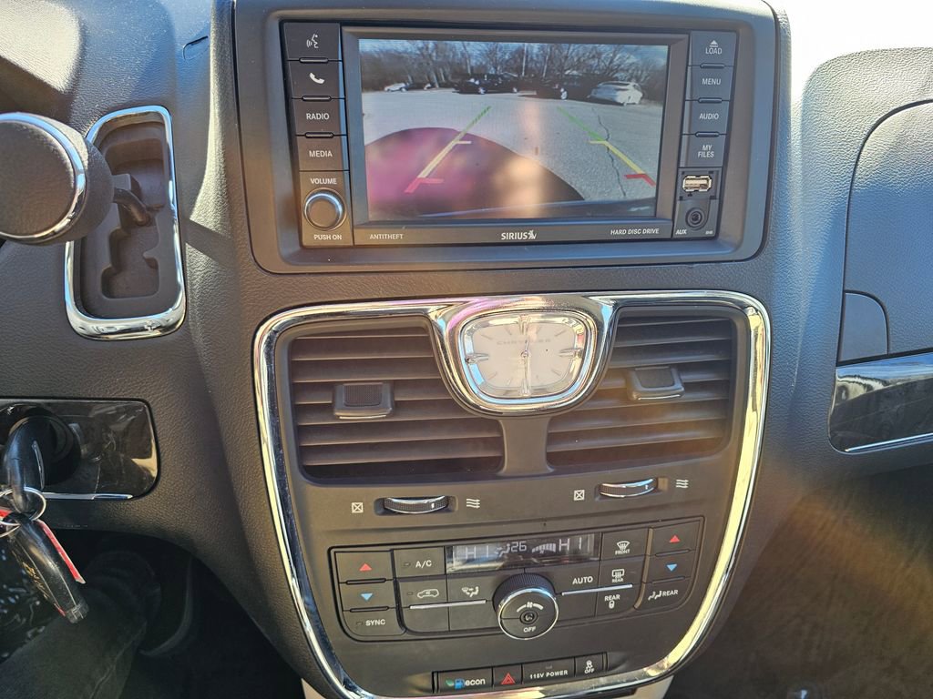 Used 2016 Chrysler Town & Country Touring image 11