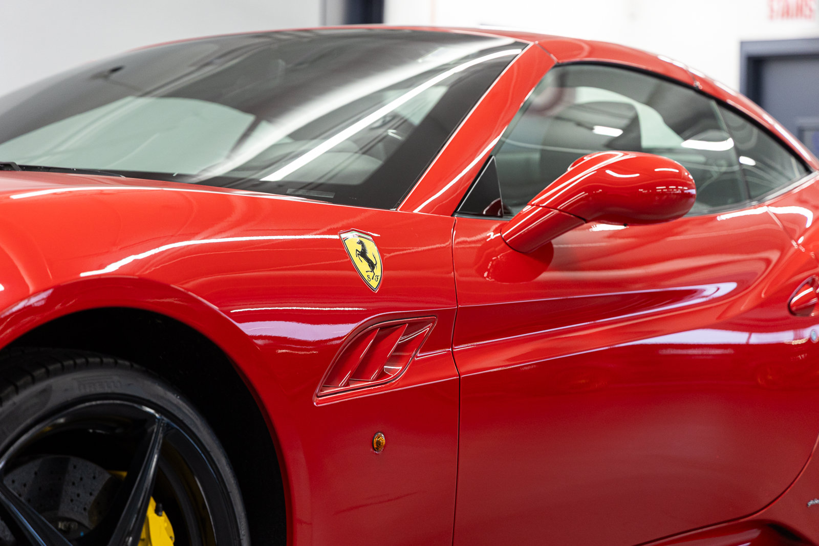 Used 2011 Ferrari California RWD image 24