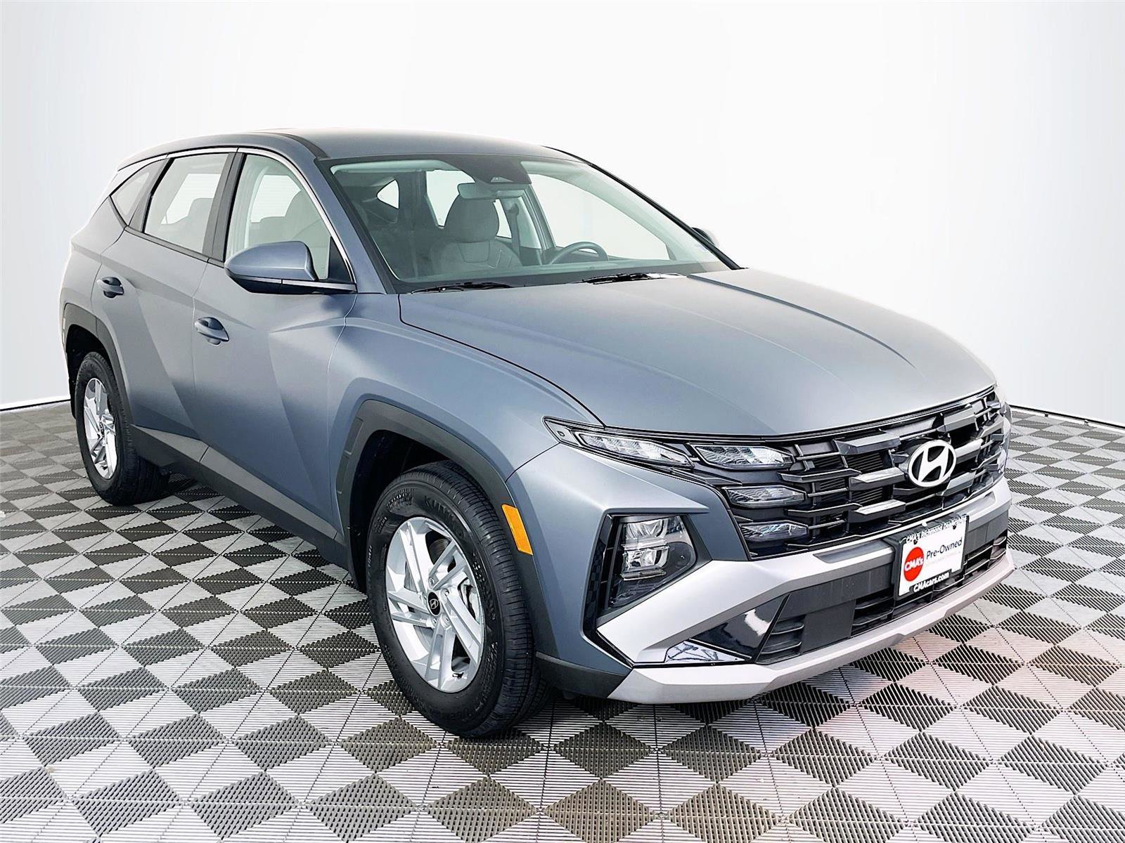 Certified 2025 Hyundai Tucson SE image 1
