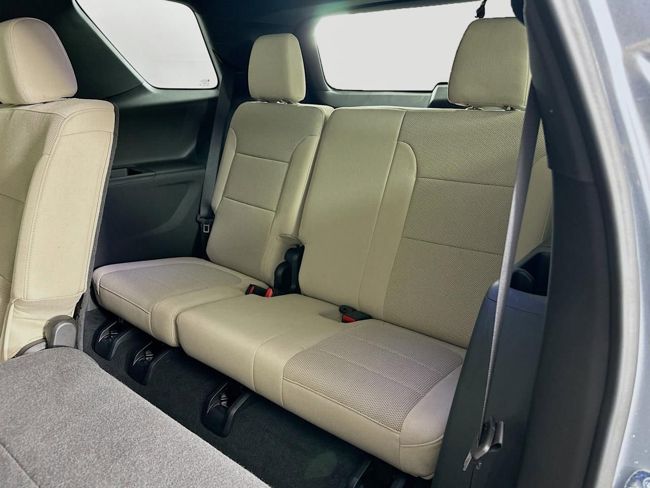 Used 2023 Chevrolet Traverse LS image 32