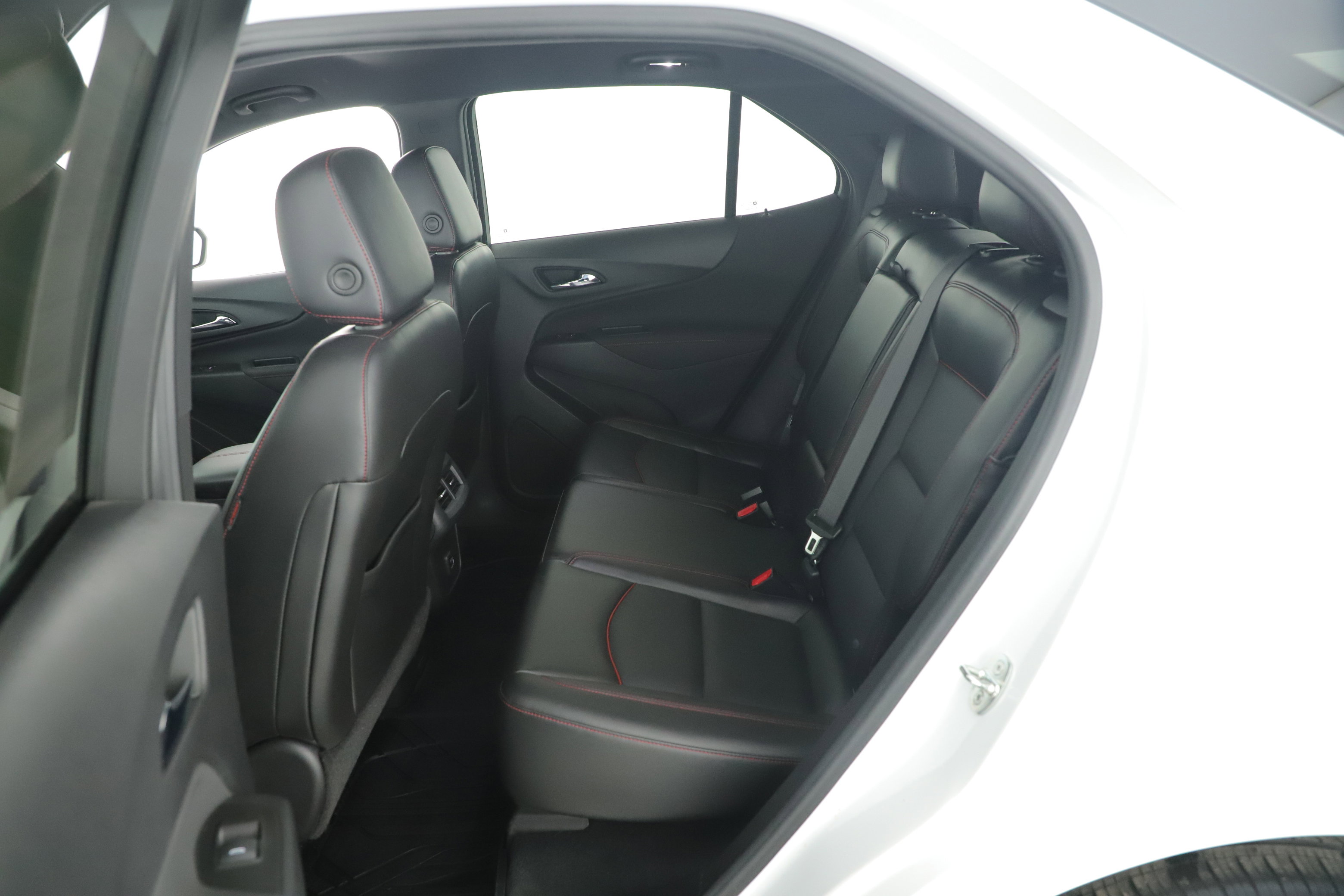 Used 2022 Chevrolet Equinox RS w/ RS Leather Package image 16