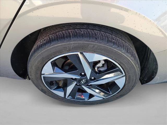 Used 2023 Hyundai Elantra SEL w/ Convenience Package image 11