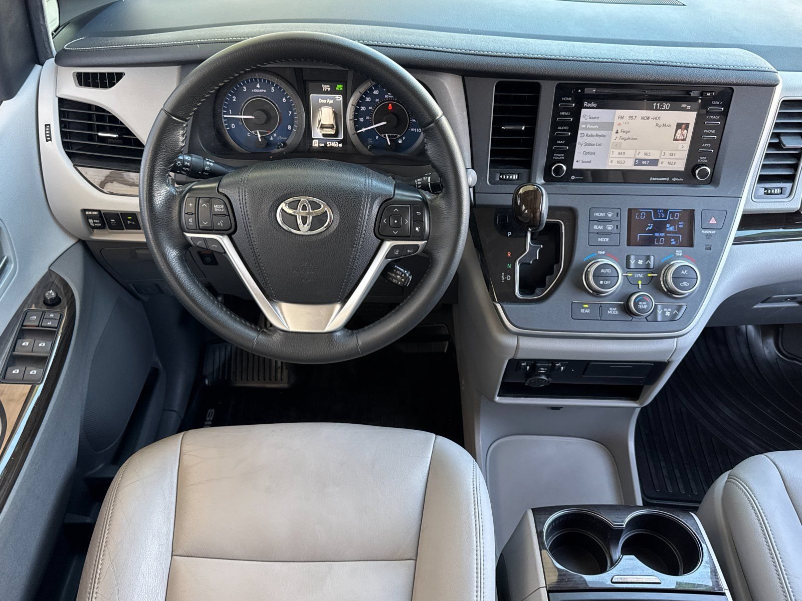 Used 2020 Toyota Sienna XLE w/ XLE Navigation Package FWD image 14