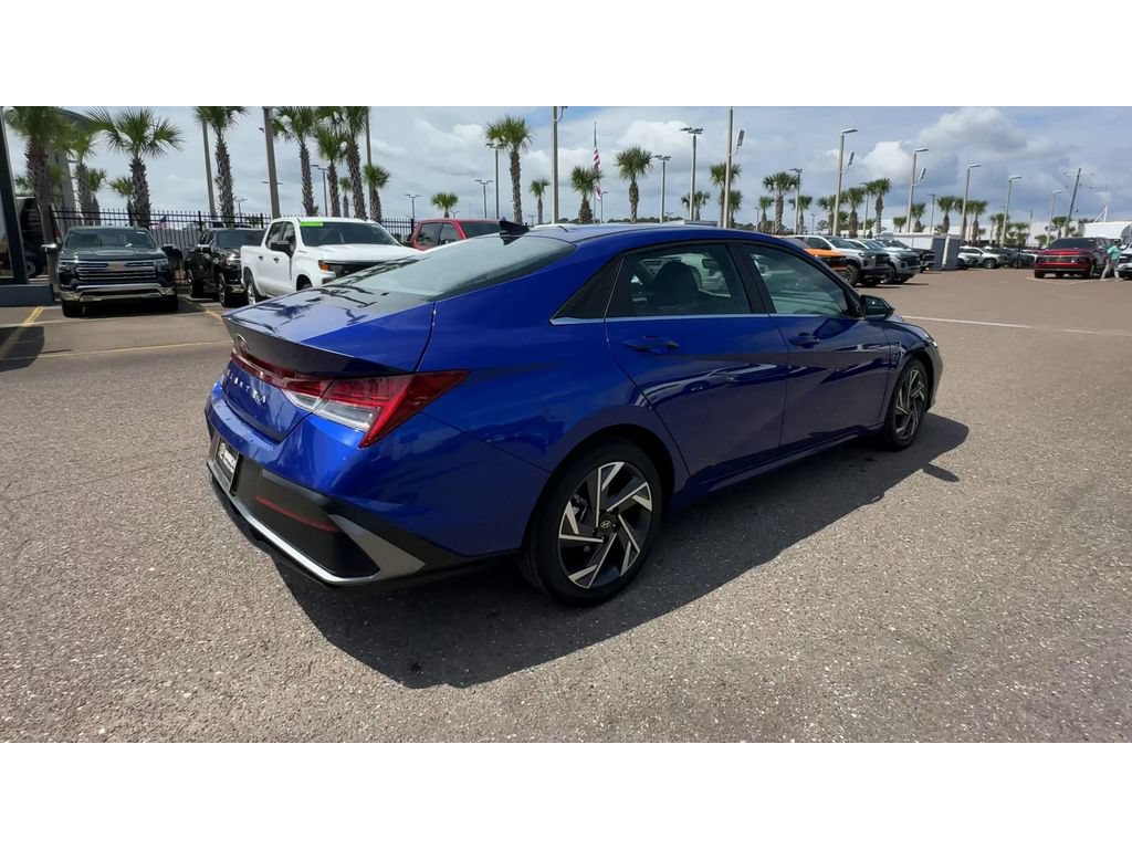 Used 2025 Hyundai Elantra SEL FWD image 2