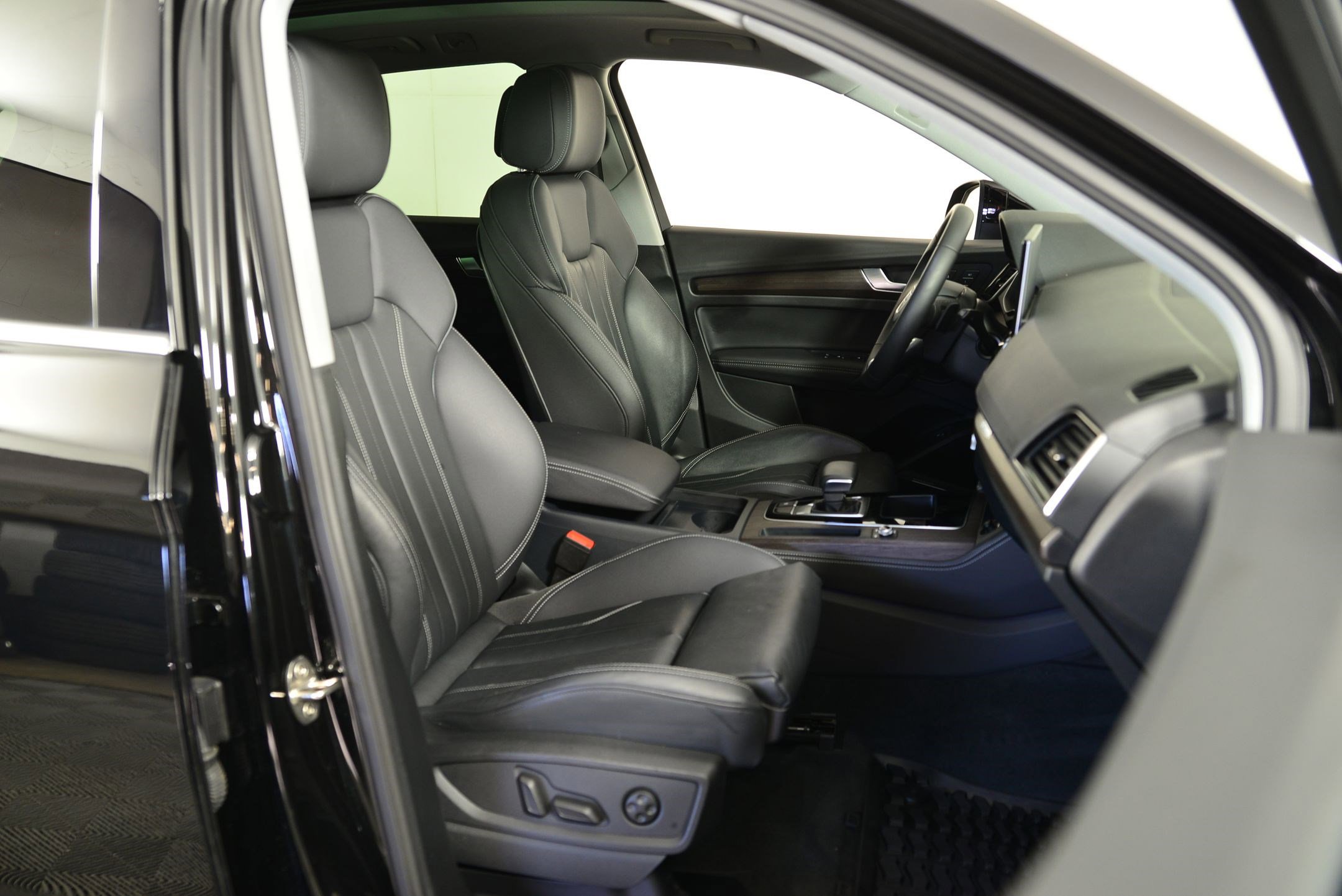 Certified 2025 Audi Q5 e Premium Plus image 20