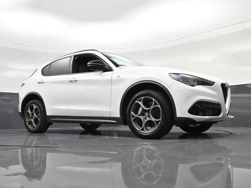 Used 2024 Alfa Romeo Stelvio Ti w/ Active Assist Plus Package AWD/4WD image 32