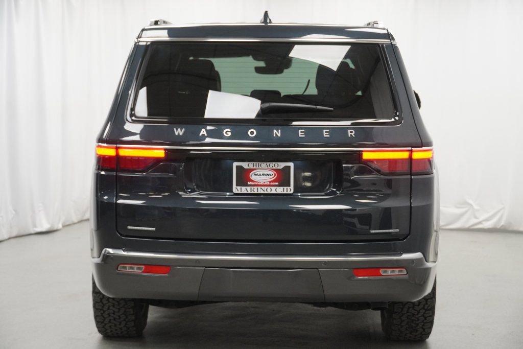 Certified 2022 Jeep Wagoneer Series III w/ Flexible Seating Group image 11