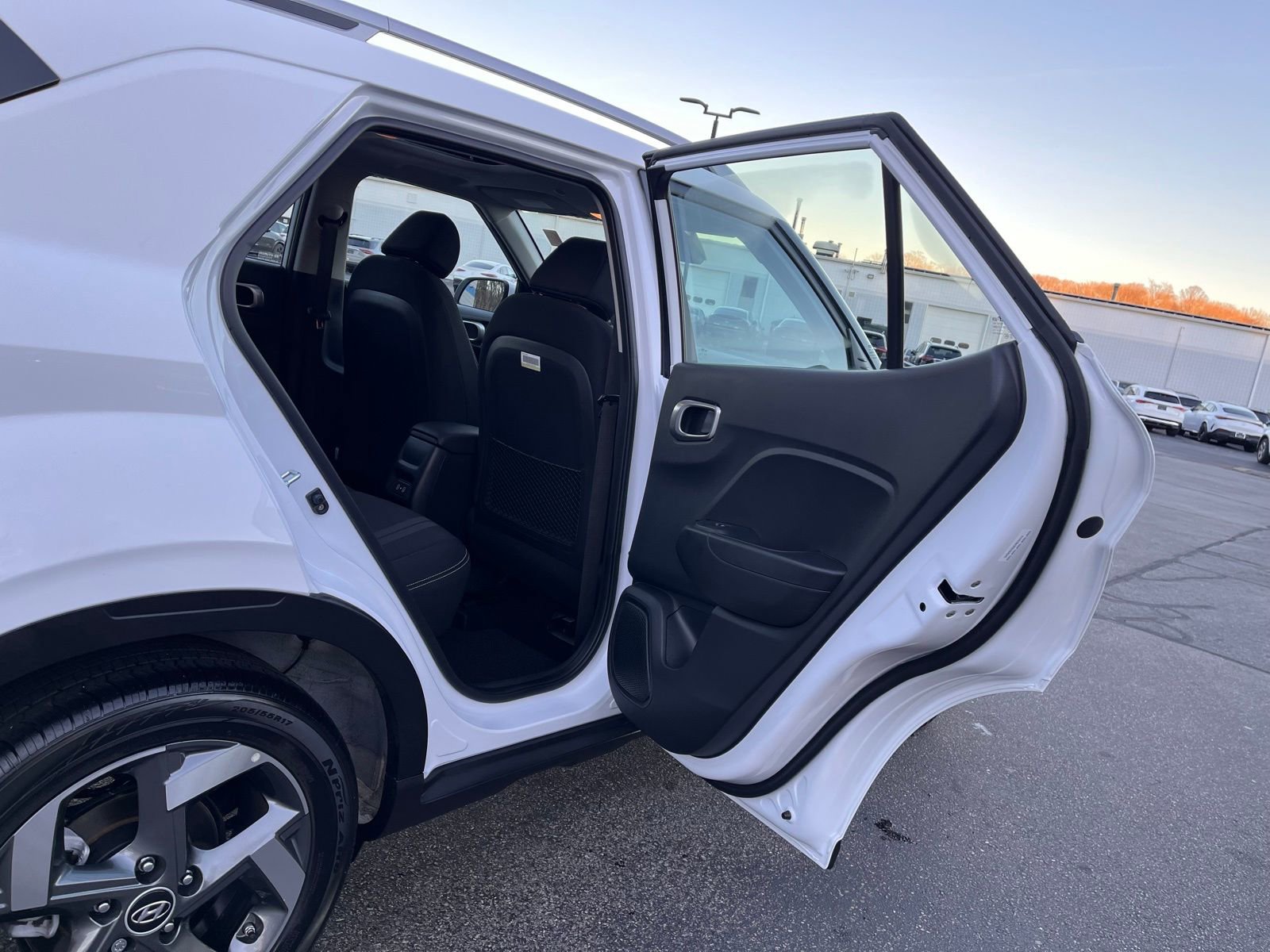 Used 2025 Hyundai Venue SEL image 22