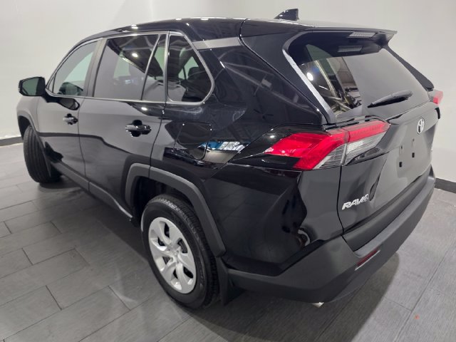 Used 2023 Toyota RAV4 LE AWD/4WD image 3
