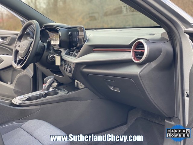 Certified 2025 Chevrolet Trax RS w/ Driver Confidence Package image 17