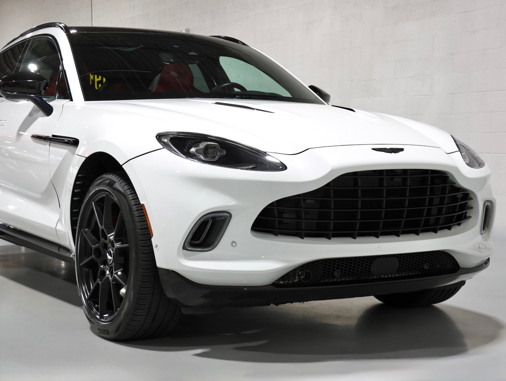 Used 2021 Aston Martin DBX AWD/4WD image 40