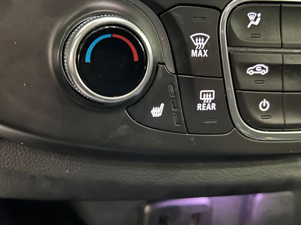 Used 2020 Chevrolet Traverse LT image 17