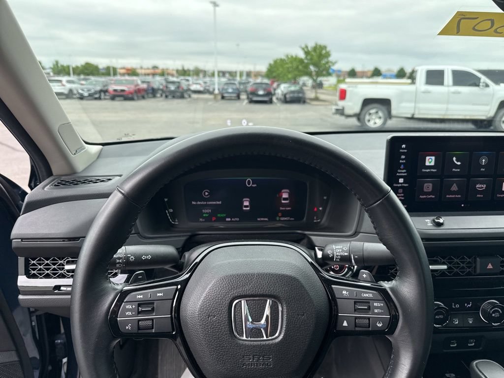 Used 2023 Honda Accord Touring image 11