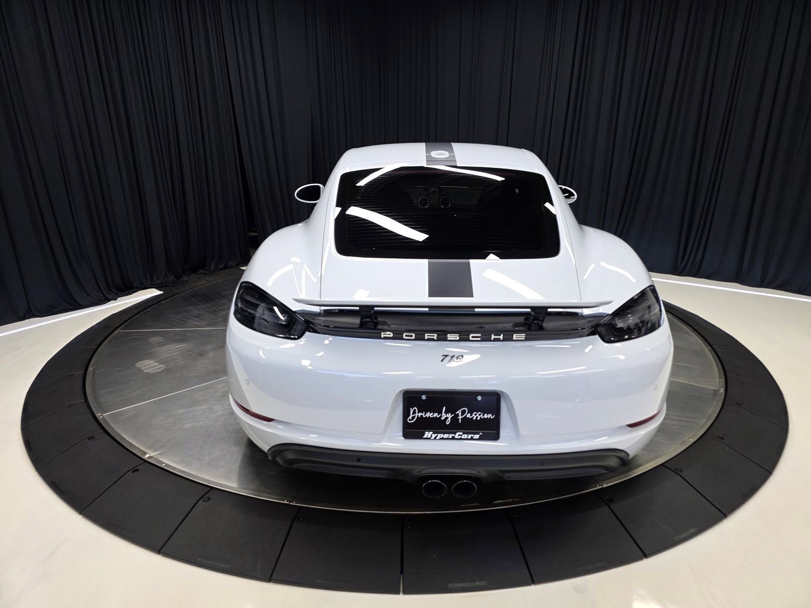 Used 2017 Porsche 718 Cayman RWD image 11