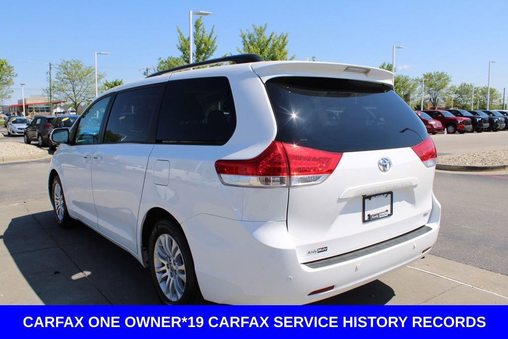 Used 2014 Toyota Sienna XLE w/ XLE Premium Package FWD image 5