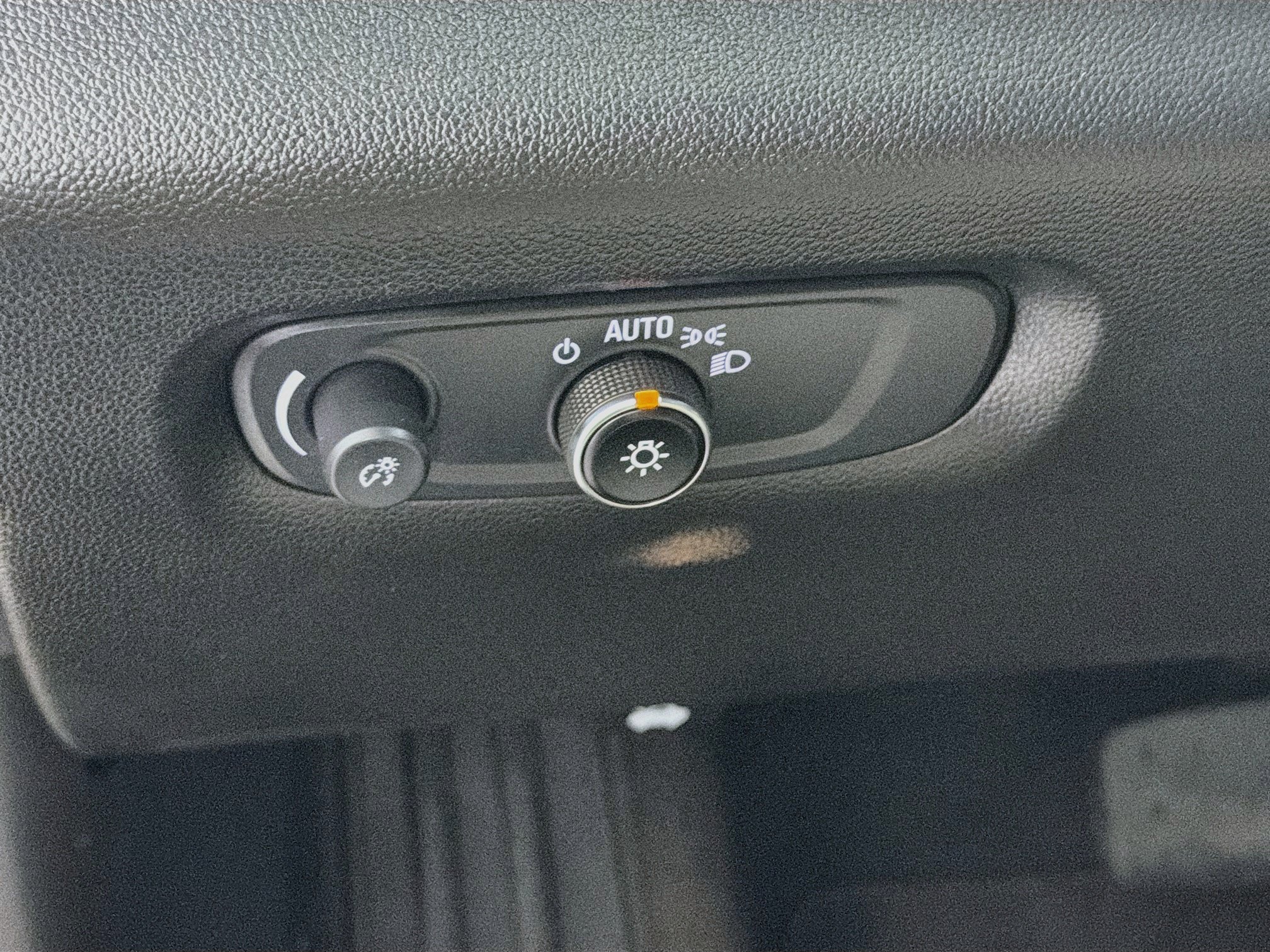 Used 2023 Chevrolet Traverse LS FWD image 16