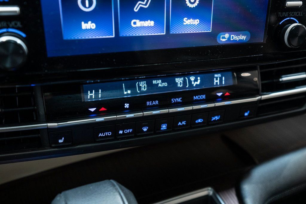 Used 2024 Toyota Sienna XLE image 27