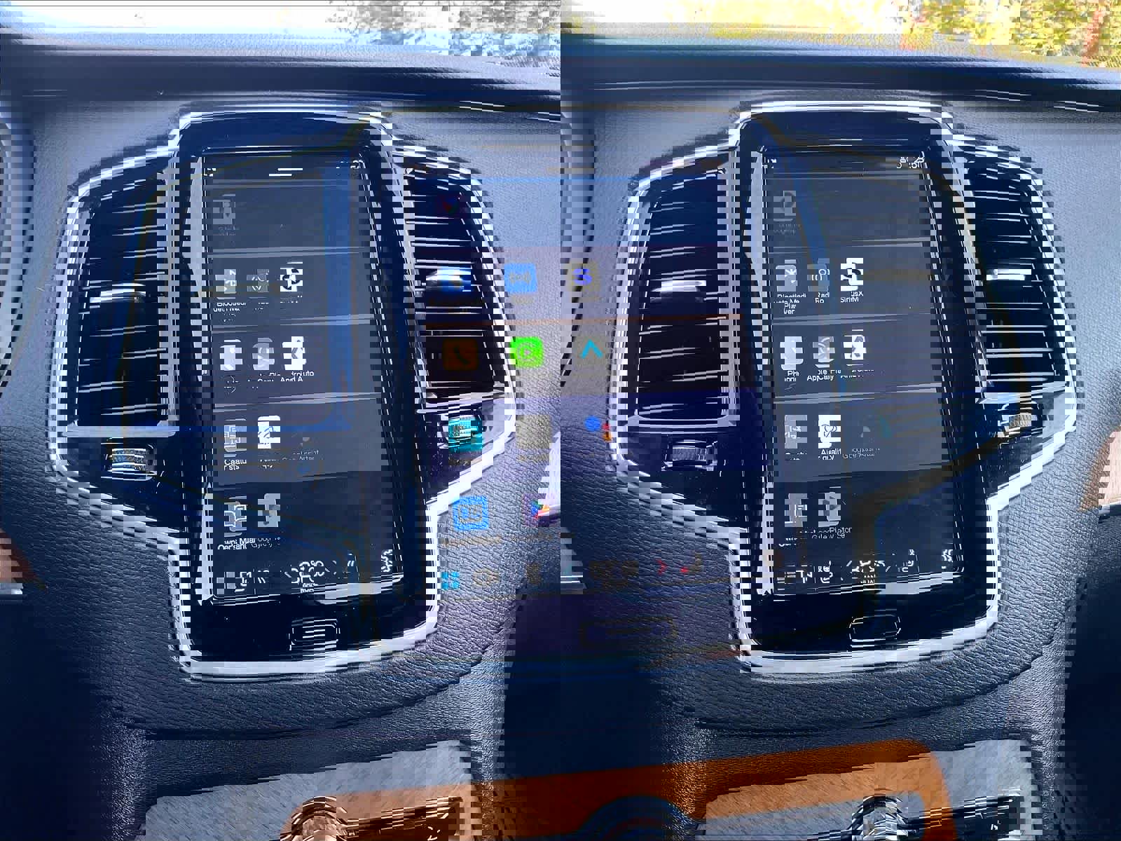 Used 2023 Volvo XC90 T8 Plus image 36