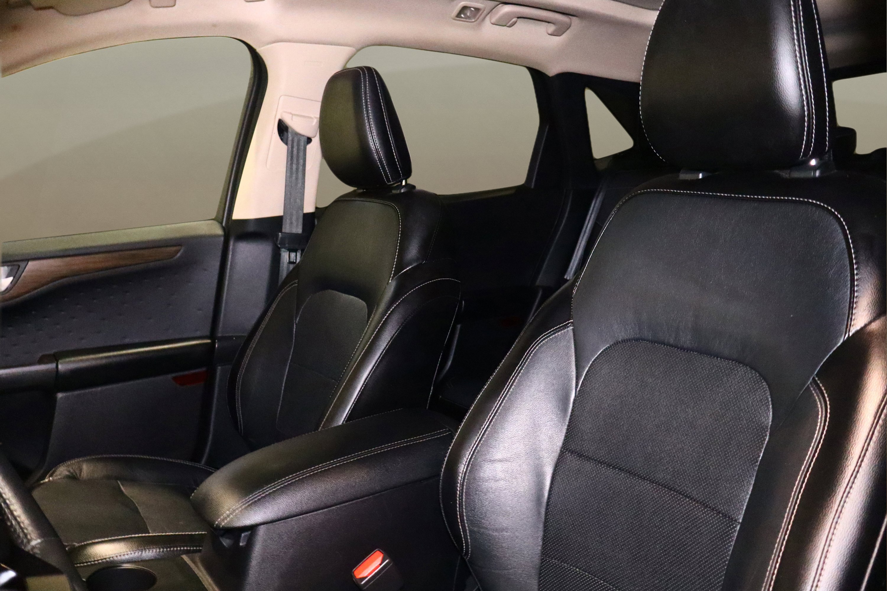 Used 2020 Ford Escape Titanium image 12