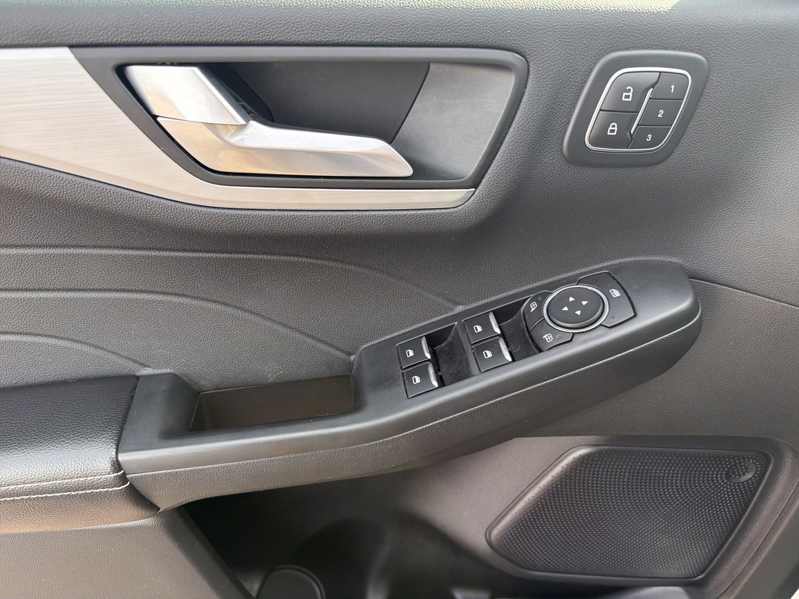 Used 2024 Ford Escape Platinum image 19