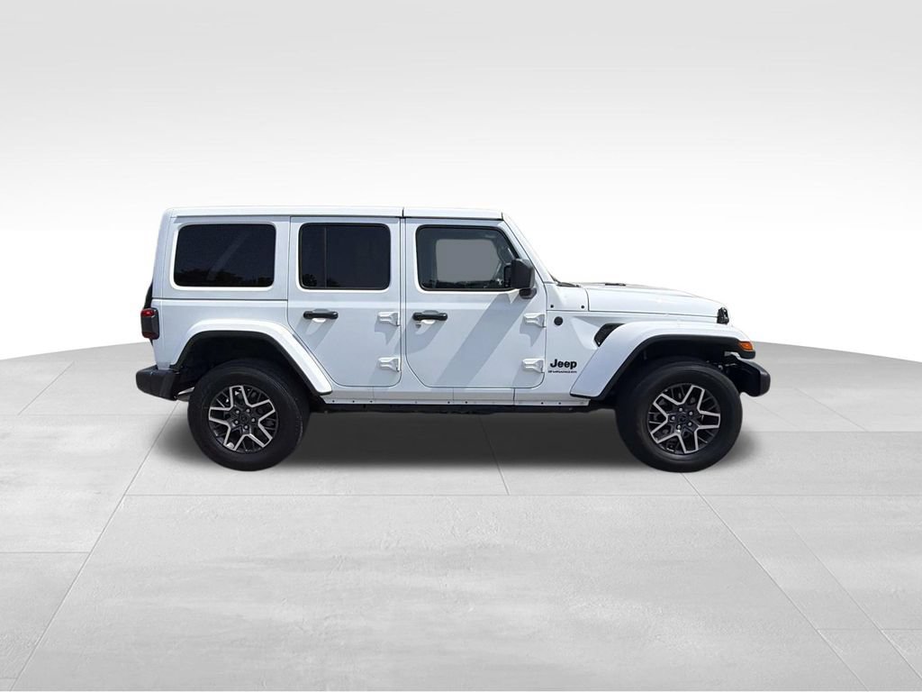 Used 2025 Jeep Wrangler Unlimited Sahara AWD/4WD image 2