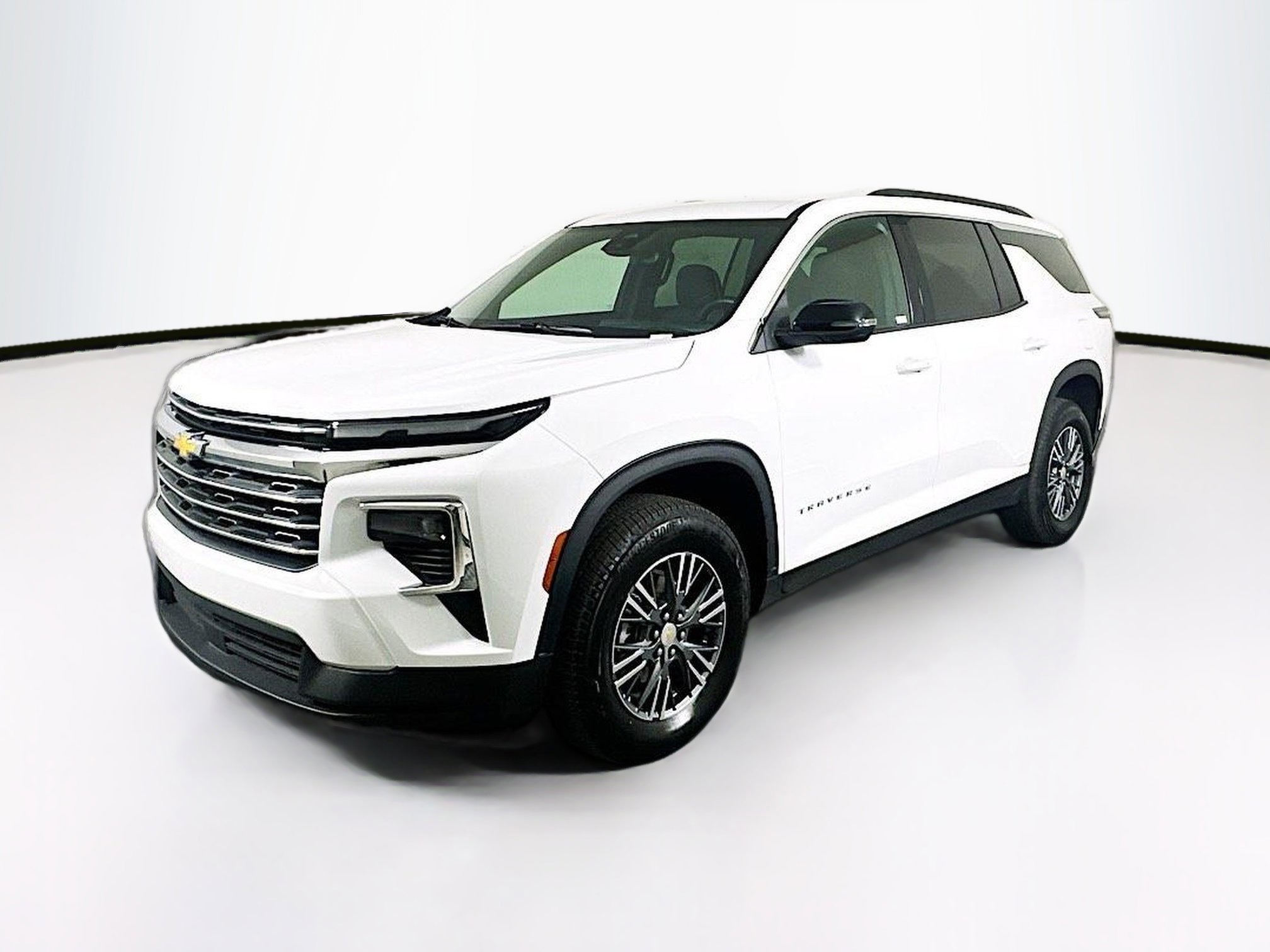 Used 2025 Chevrolet Traverse LT image 3