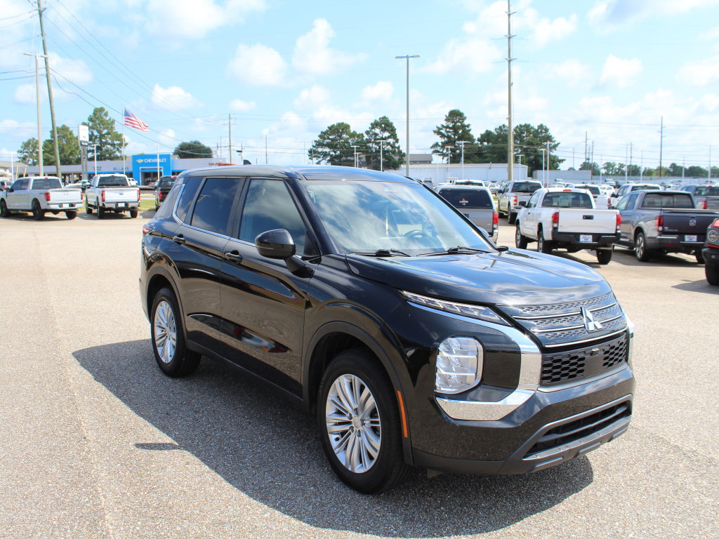 Used 2022 Mitsubishi Outlander ES FWD image 3