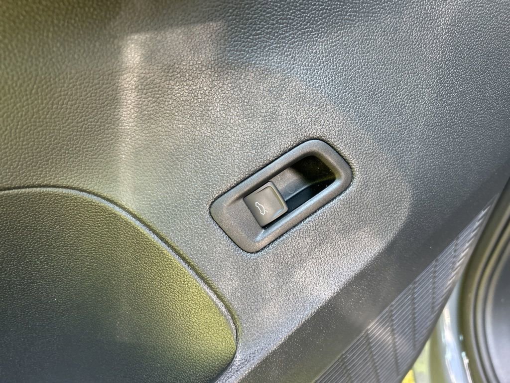 Used 2025 Volkswagen Atlas Cross Sport SEL image 14