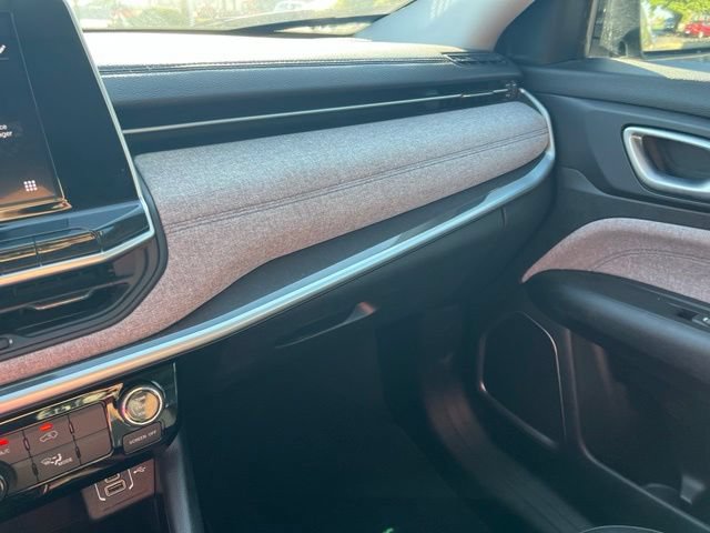 Used 2022 Jeep Compass Latitude FWD image 18