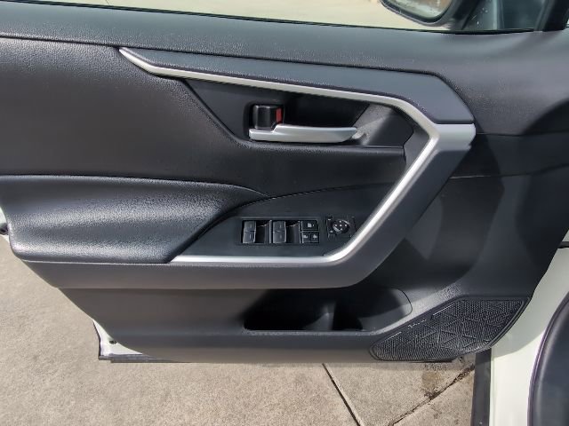 Used 2025 Toyota RAV4 XLE image 10