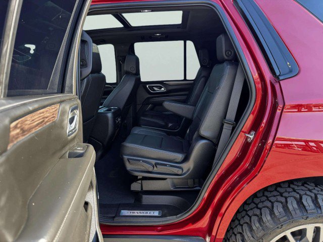 Used 2023 Chevrolet Tahoe Z71 w/ Luxury Package AWD/4WD image 33