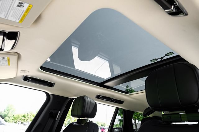 New 2027 Land Rover Range Rover Long Wheelbase SE AWD/4WD image 5