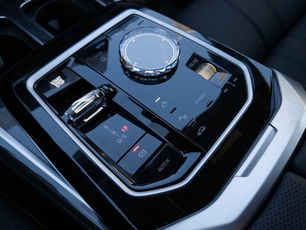 New 2026 BMW 750e xDrive w/ Executive Package image 9