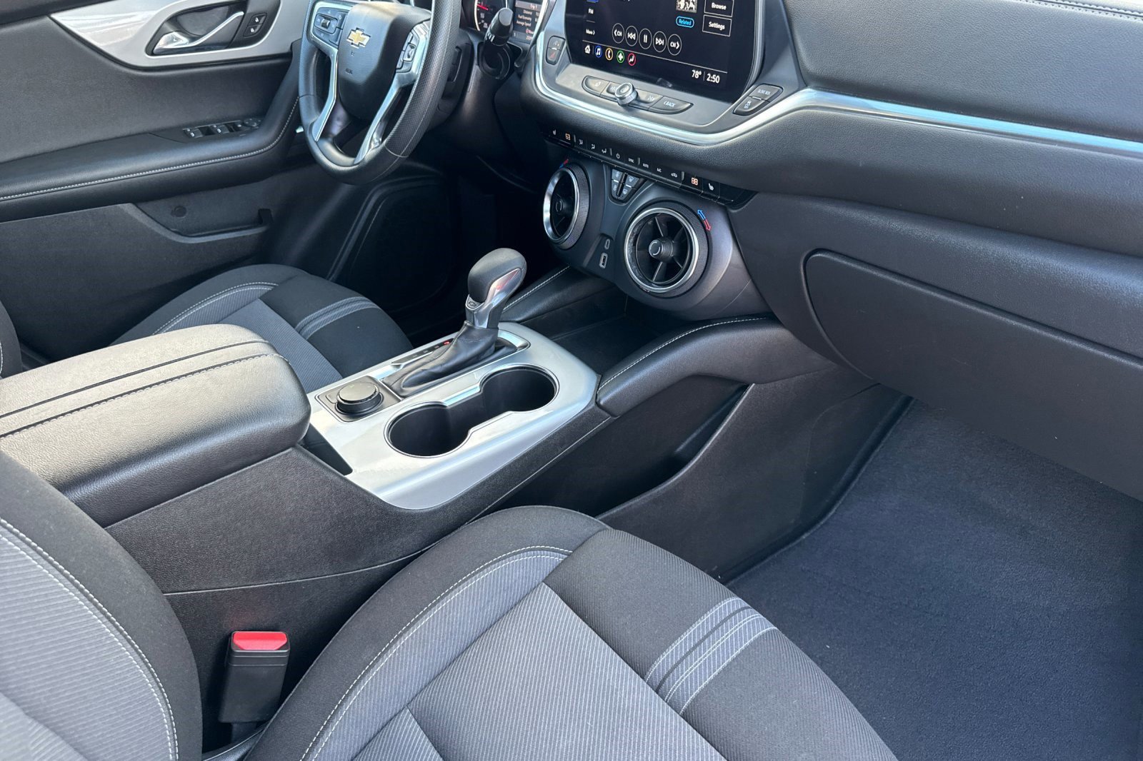 Used 2025 Chevrolet Blazer LT image 32