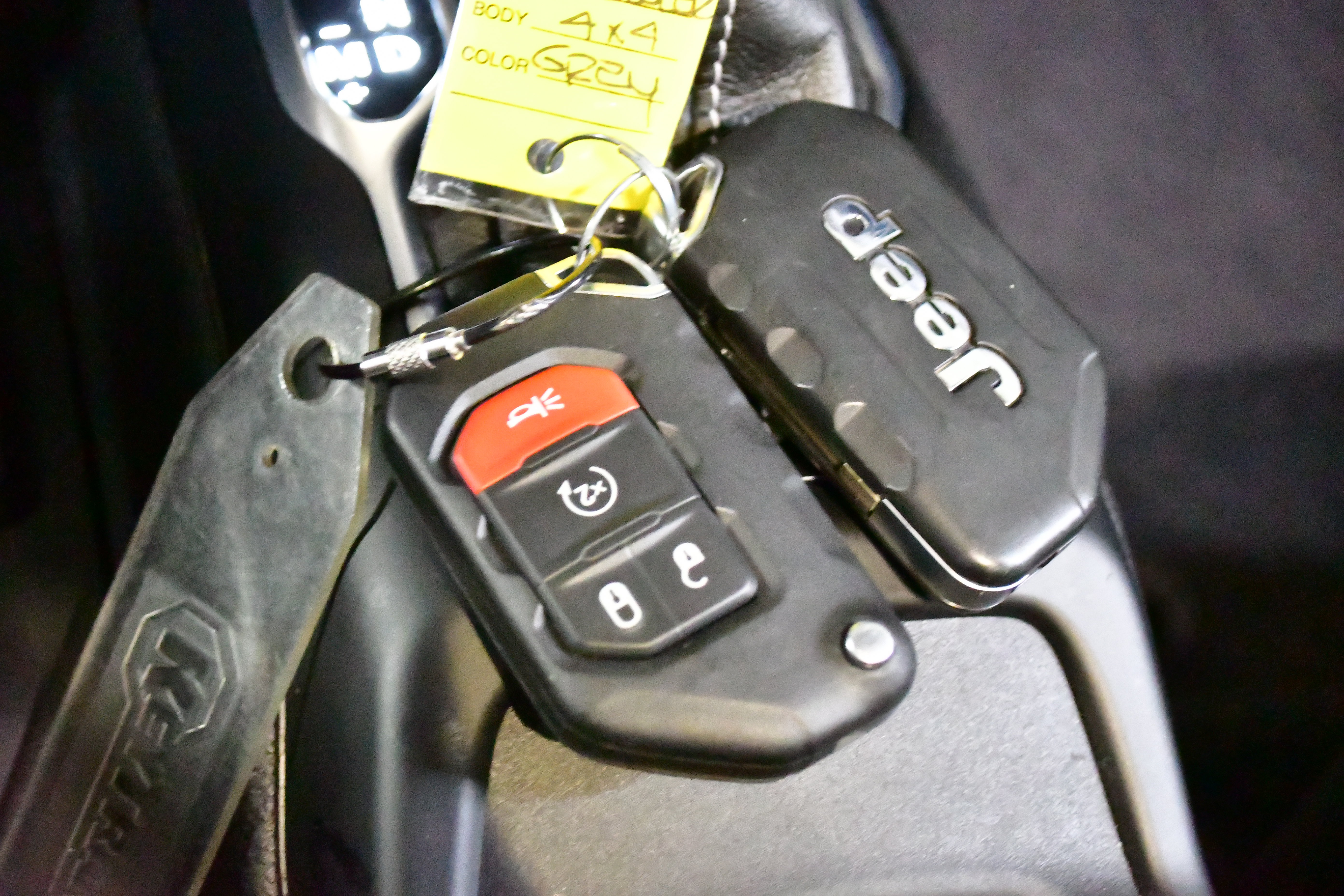 Used 2023 Jeep Wrangler Unlimited Sahara w/ Cold Weather Group AWD/4WD image 32