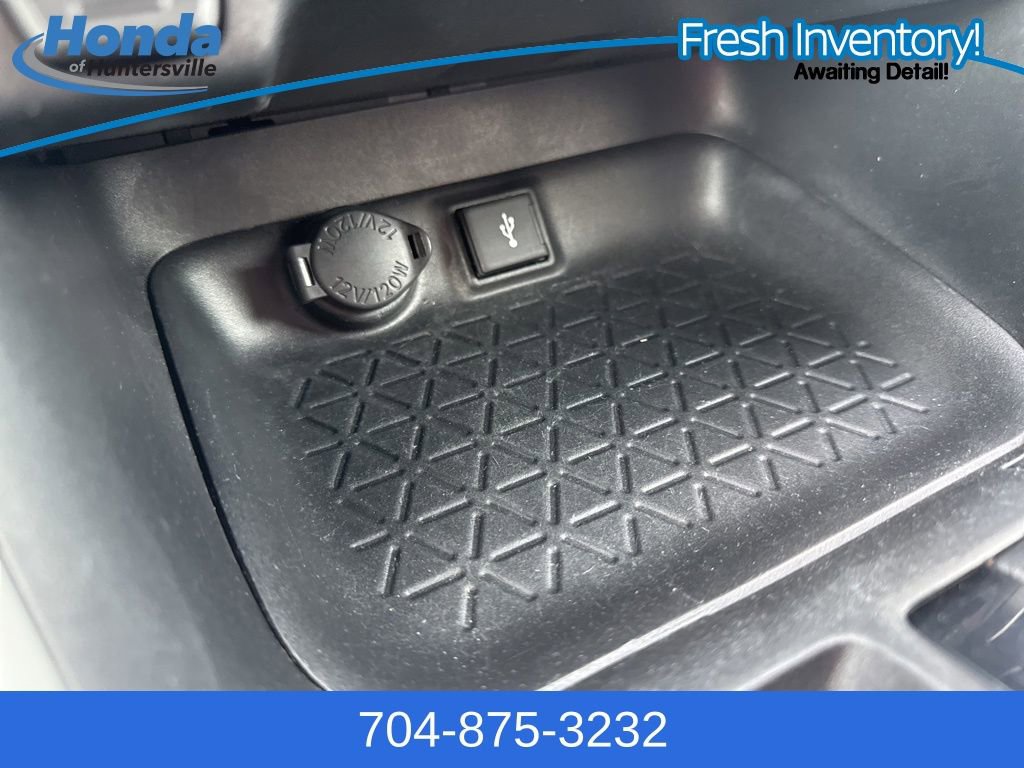 Used 2020 Toyota RAV4 XLE image 28