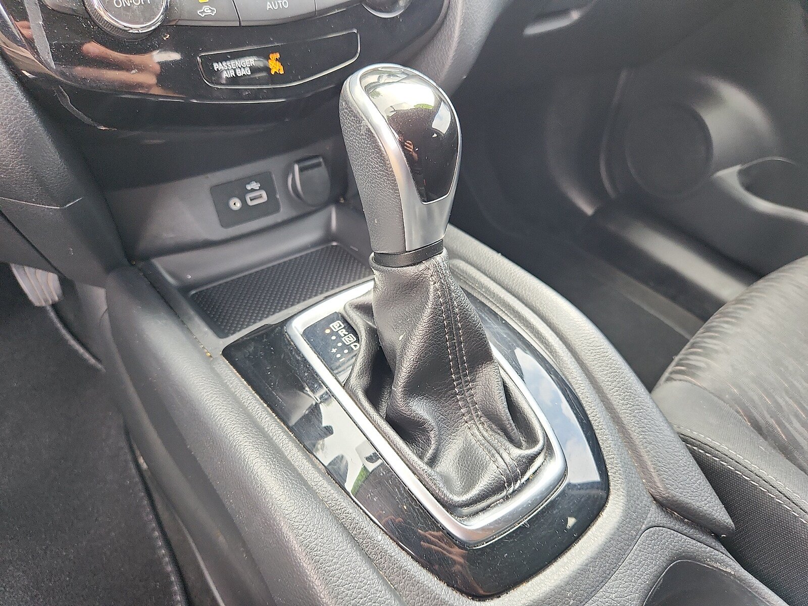 Used 2018 Nissan Rogue SV FWD image 15