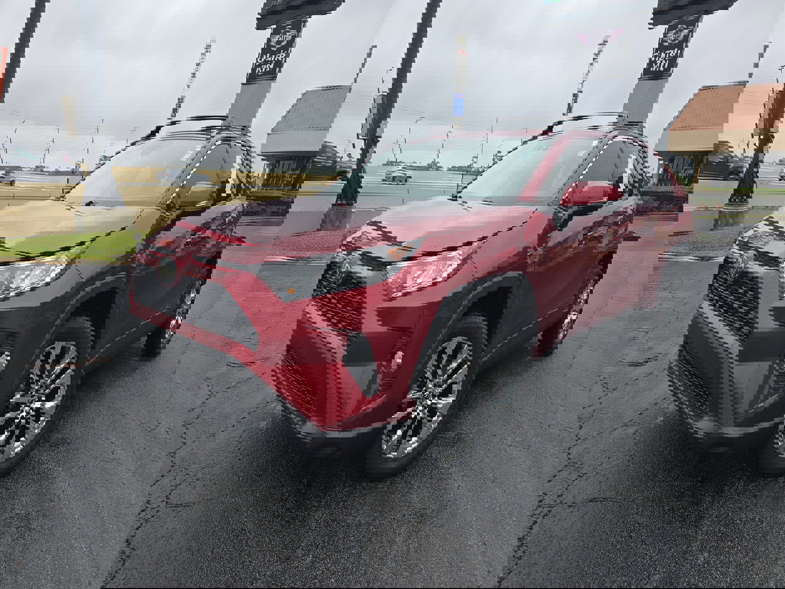 Used 2021 Toyota RAV4 XLE Premium image 34