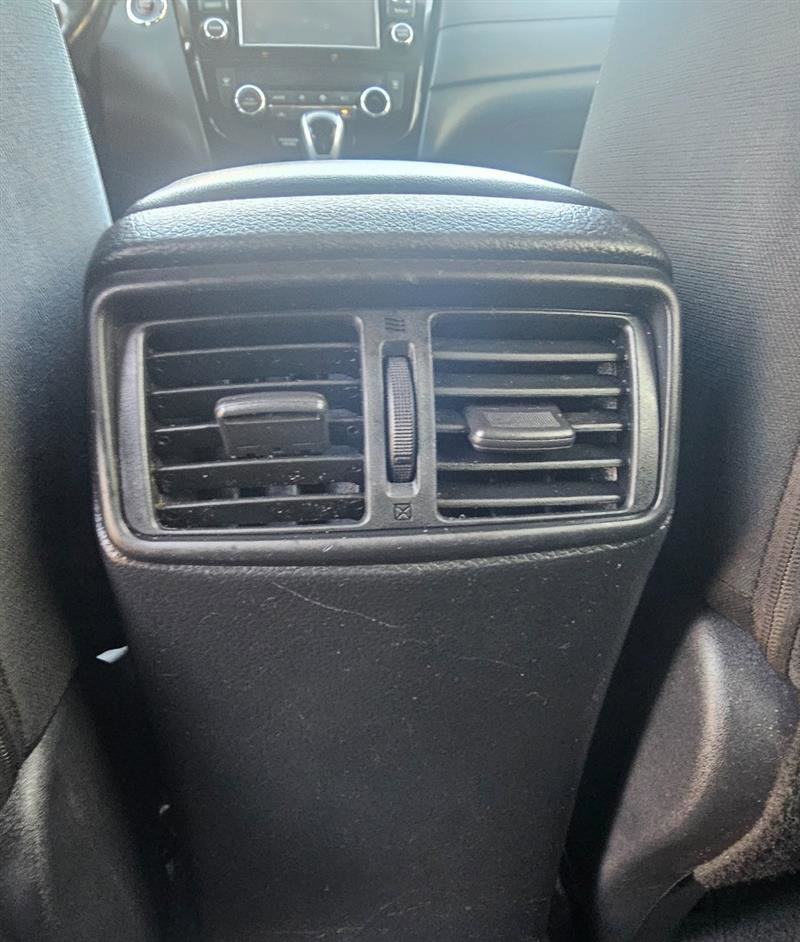 Used 2017 Nissan Rogue SV w/ SV Premium Package image 29