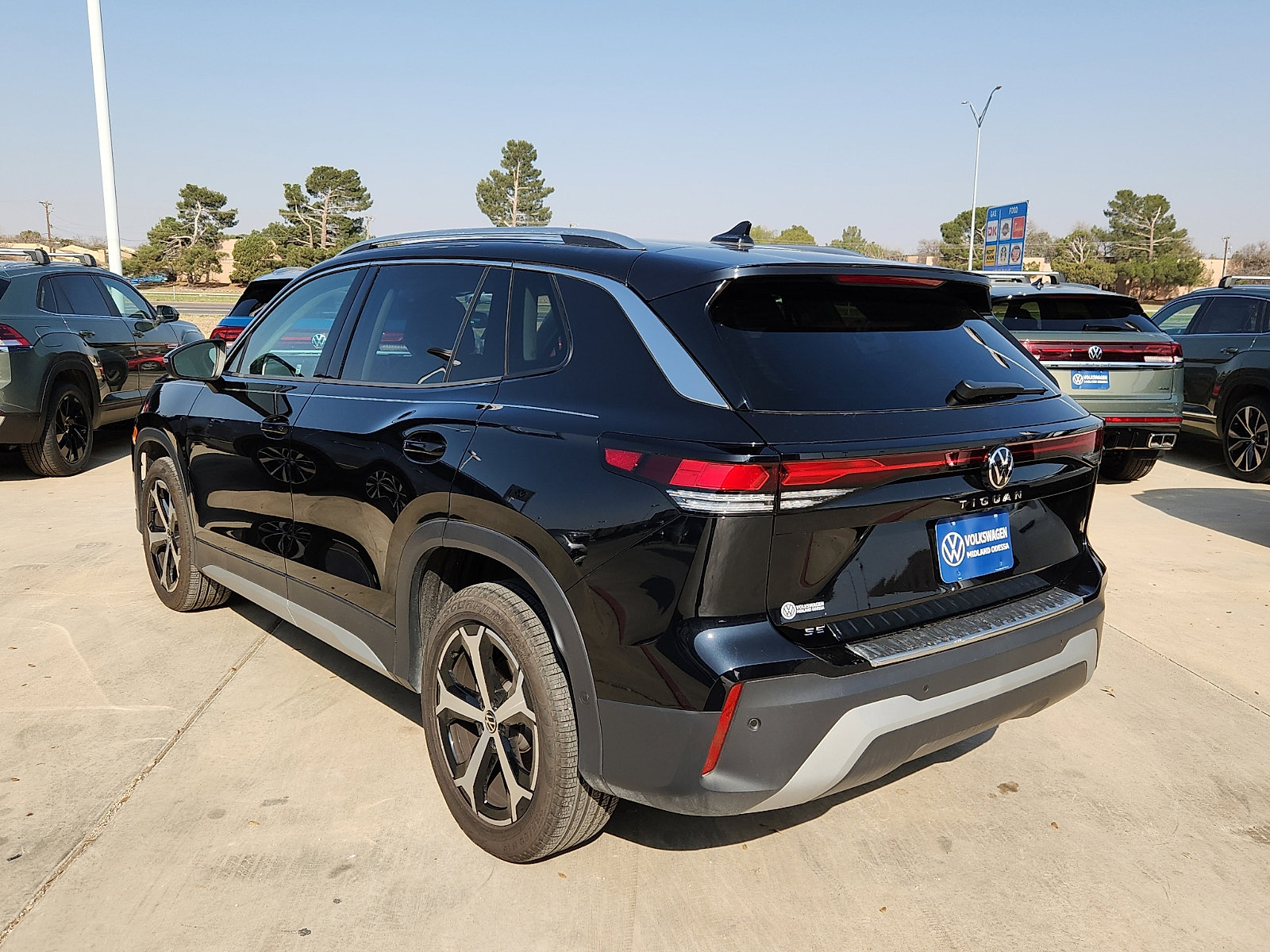 Certified 2025 Volkswagen Tiguan SE image 5