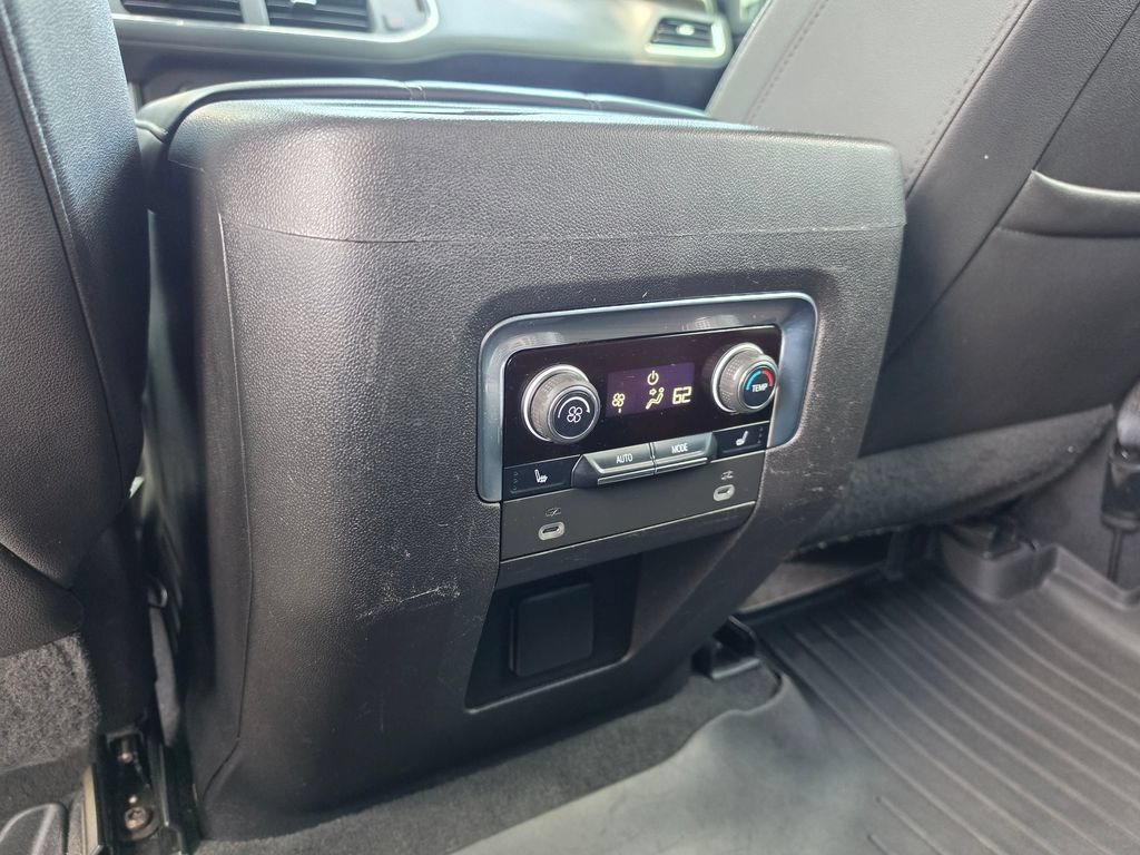 Used 2023 Chevrolet Suburban Z71 w/ Luxury Package AWD/4WD image 34