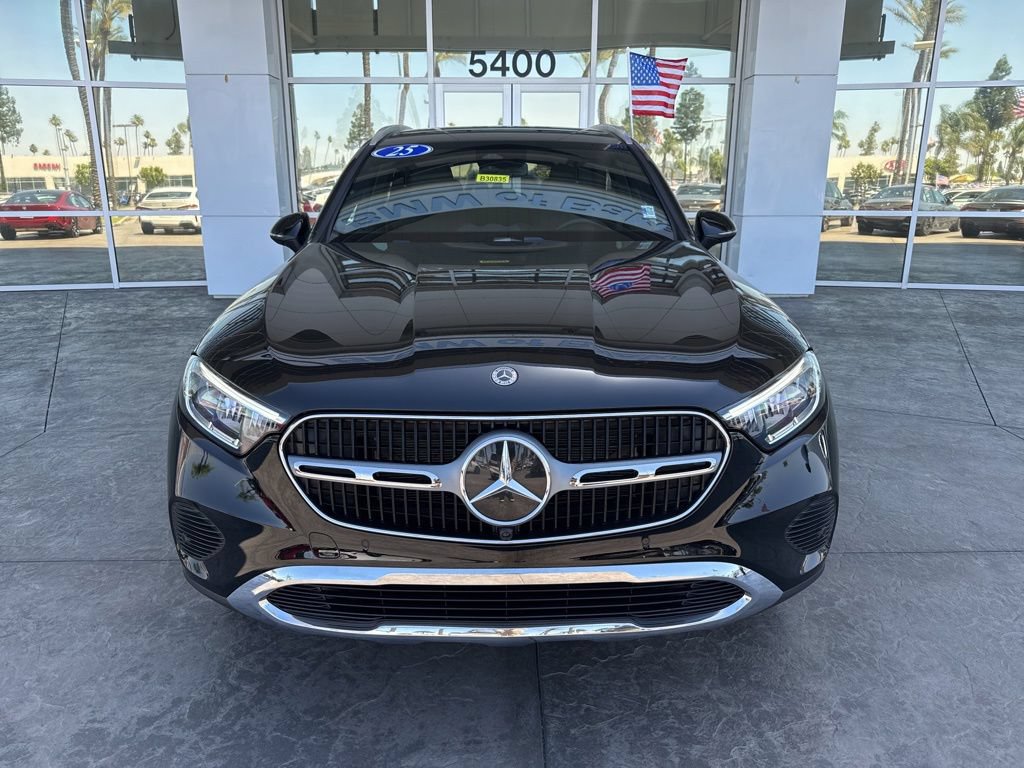 Used 2025 Mercedes-Benz GLC 300 image 2