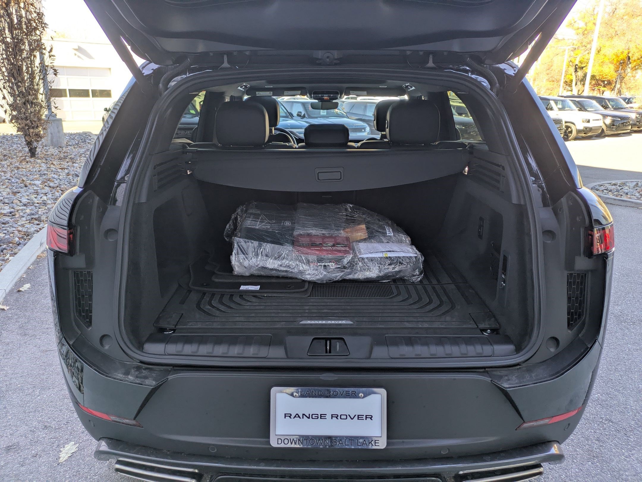 Used 2025 Land Rover Range Rover Sport image 32