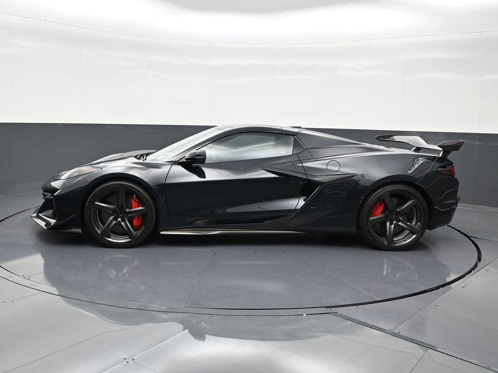 Used 2024 Chevrolet Corvette Z06 w/ Z07 Performance Package image 2