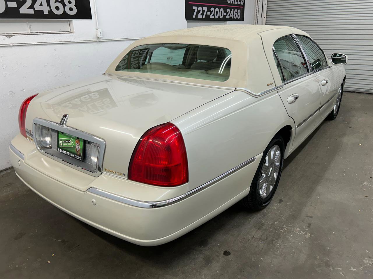 Used 2004 Lincoln Town Car Ultimate RWD image 4